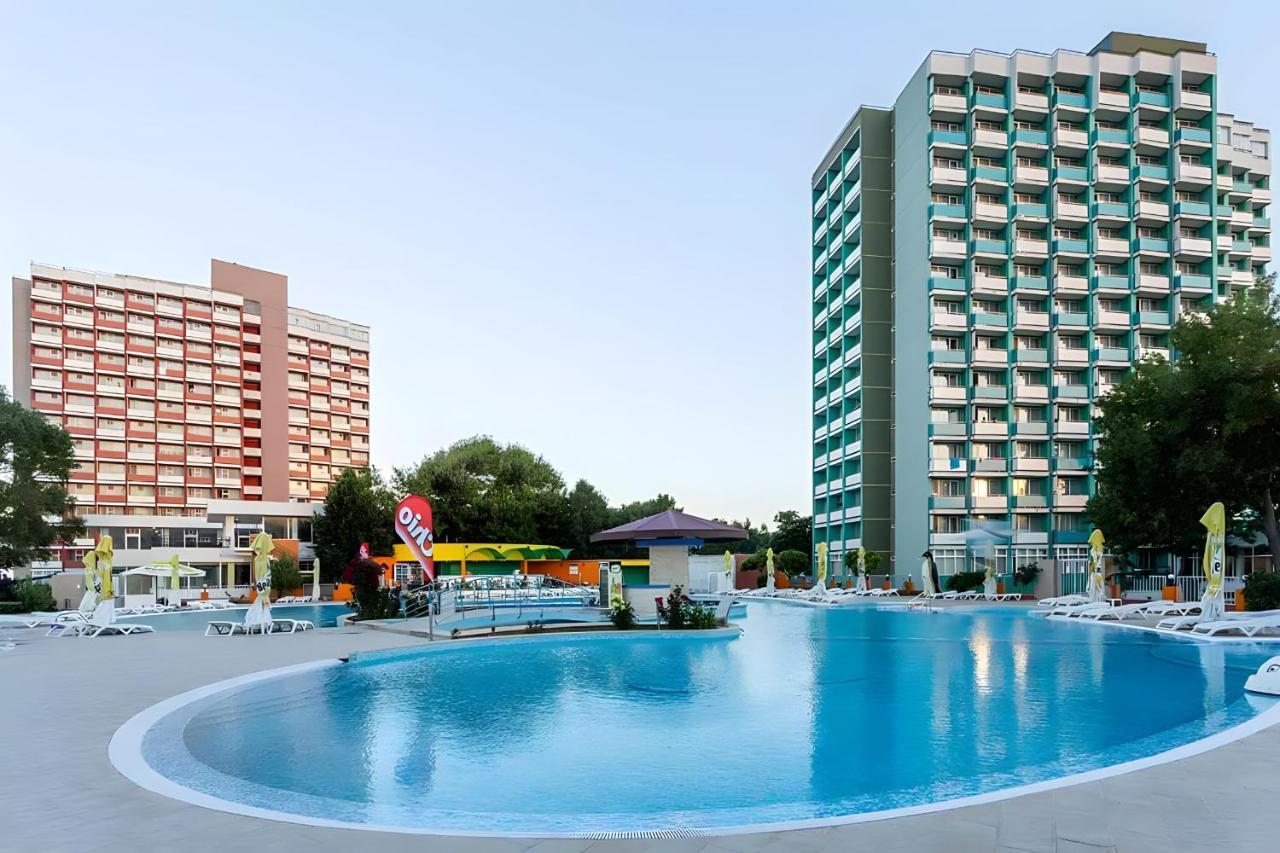 Hotel Aquapark Balada Saturn Mangalia Bagian luar foto