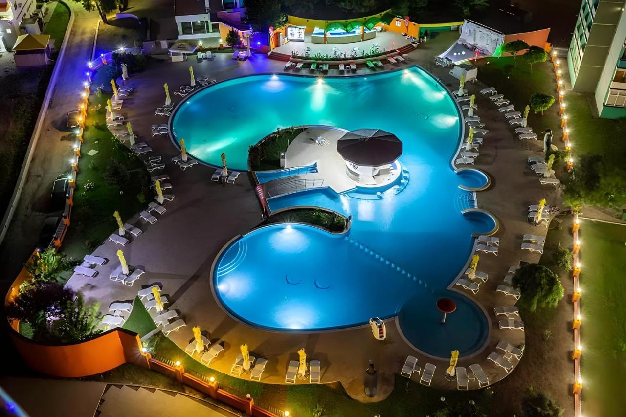 Hotel Aquapark Balada Saturn Mangalia Bagian luar foto
